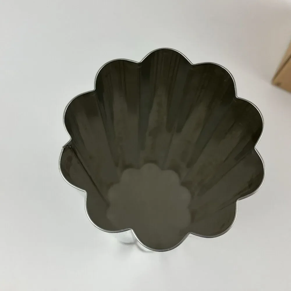 The Pampered Chef Scalloped Shaped Bread Tube Metal Silver Model 1565